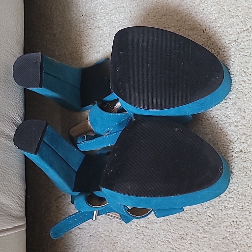 Shoes - Picture 4 of 4